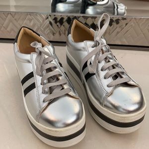 Platform sneakers